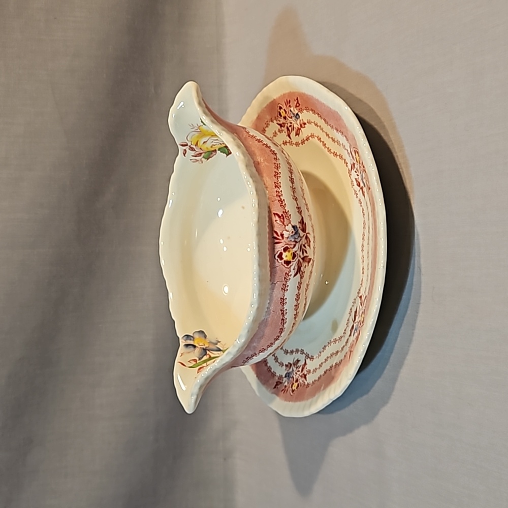 Ridgway Rutland Red Gravy Boat w/Attached Underplate